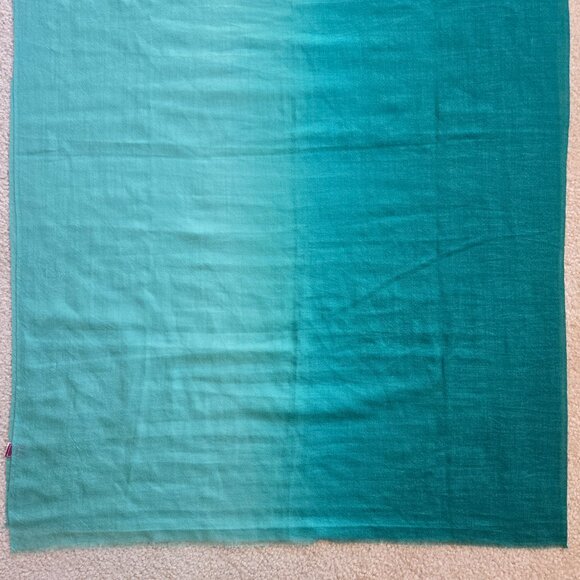 NWOT Lightweight Cashmere Scarf Green Ombre - Picture 7 of 9